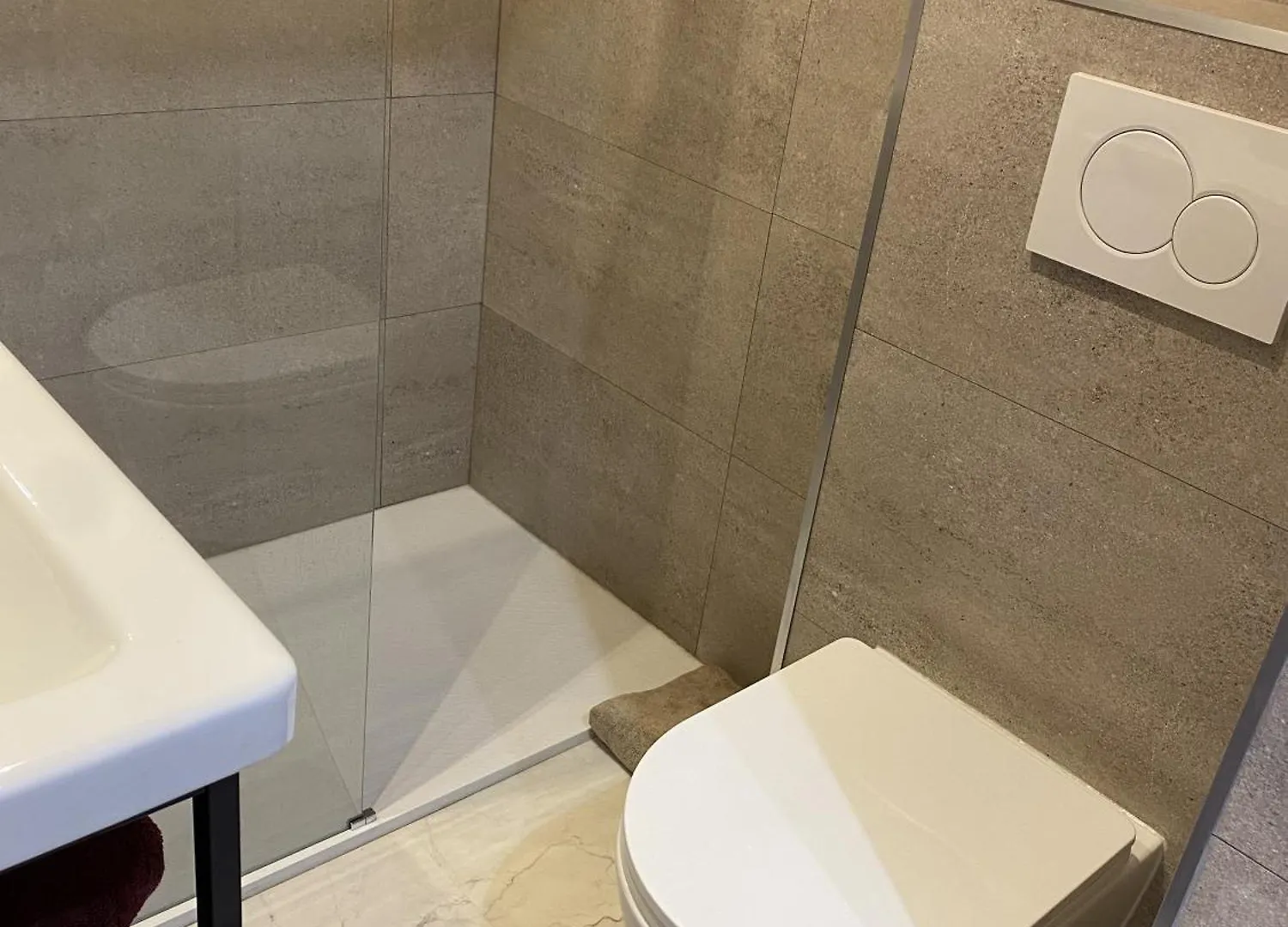 A Deux Pas Des Plages Et Au Coeur Du Vieil Antibes , Beau Studio Renove 0*,