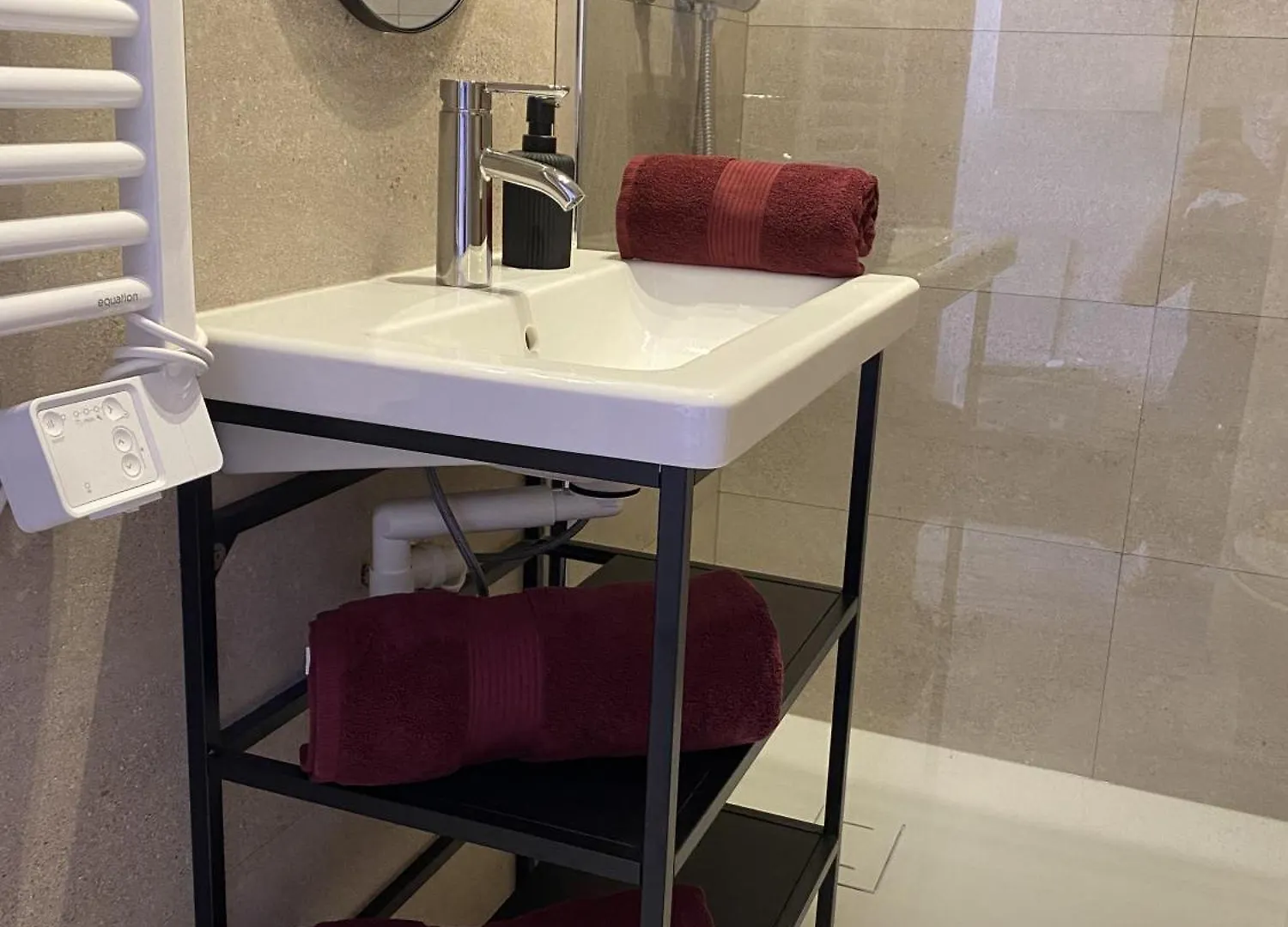 A Deux Pas Des Plages Et Au Coeur Du Vieil Antibes , Beau Studio Renove