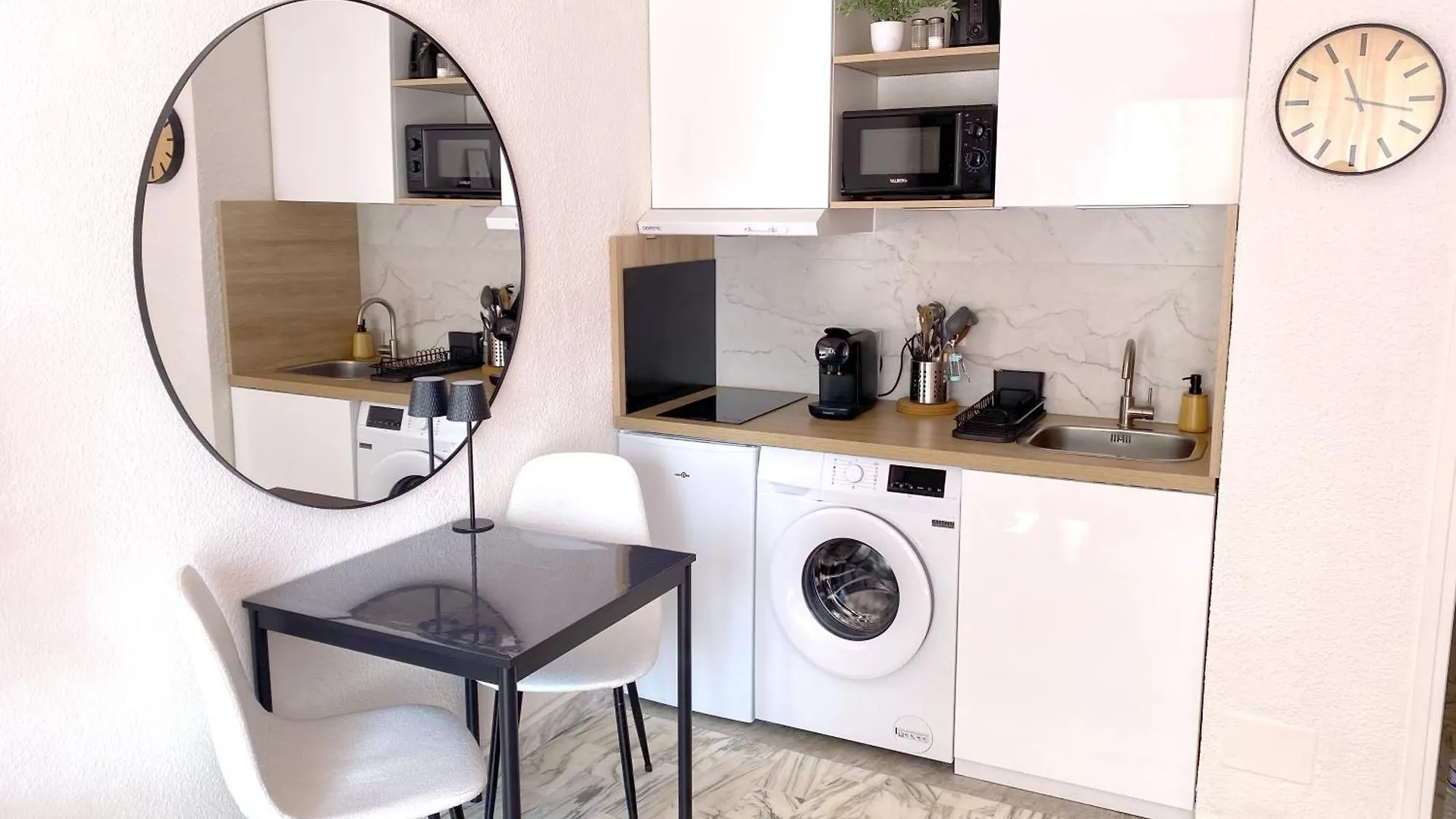 Apartment A Deux Pas Des Plages Et Au Coeur Du Vieil Antibes , Beau Studio Renove