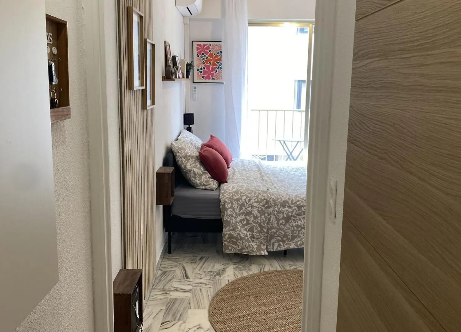 A Deux Pas Des Plages Et Au Coeur Du Vieil Antibes , Beau Studio Renove Apartment