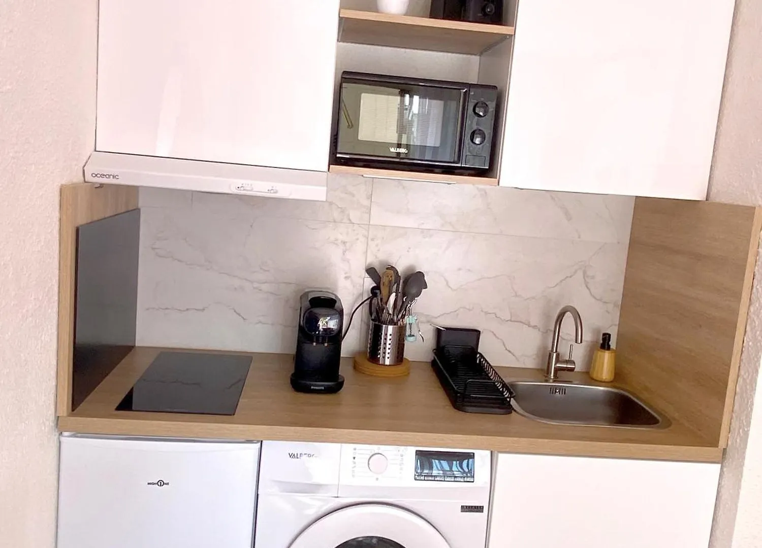A Deux Pas Des Plages Et Au Coeur Du Vieil Antibes , Beau Studio Renove Apartment
