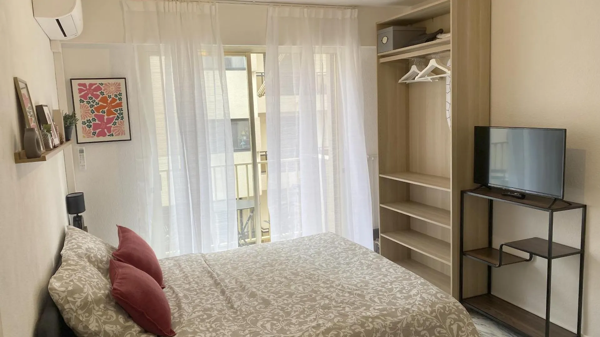 Apartment A Deux Pas Des Plages Et Au Coeur Du Vieil Antibes , Beau Studio Renove