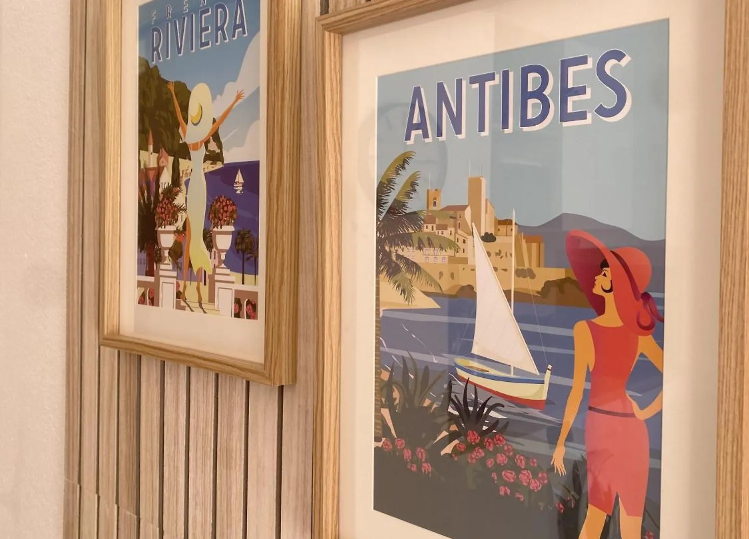 A Deux Pas Des Plages Et Au Coeur Du Vieil Antibes , Beau Studio Renove France