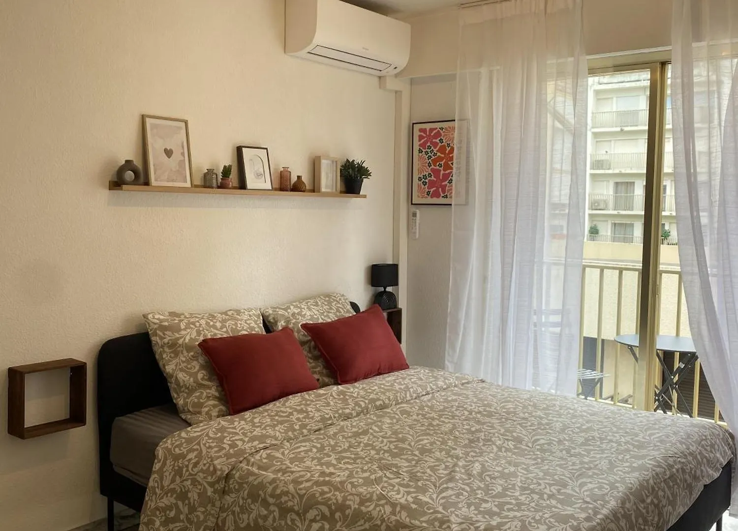 Apartment A Deux Pas Des Plages Et Au Coeur Du Vieil Antibes , Beau Studio Renove France