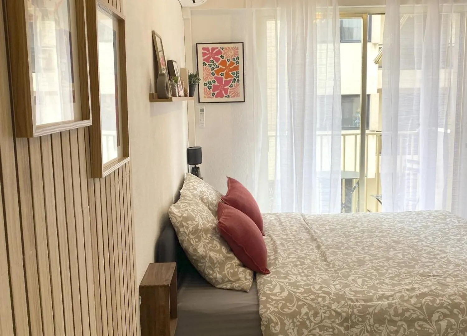 A Deux Pas Des Plages Et Au Coeur Du Vieil Antibes , Beau Studio Renove 0*,  France