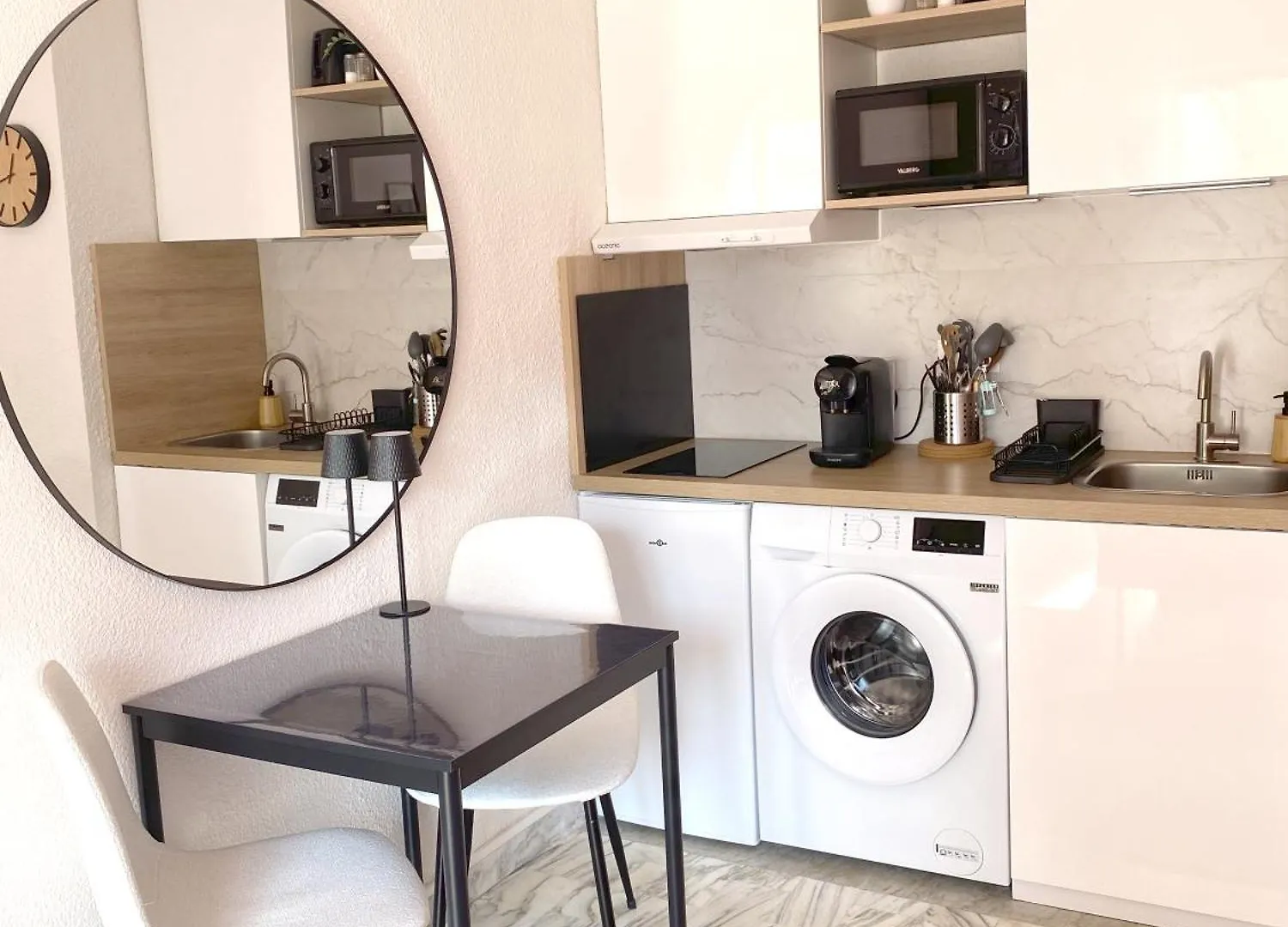 Apartment A Deux Pas Des Plages Et Au Coeur Du Vieil Antibes , Beau Studio Renove France